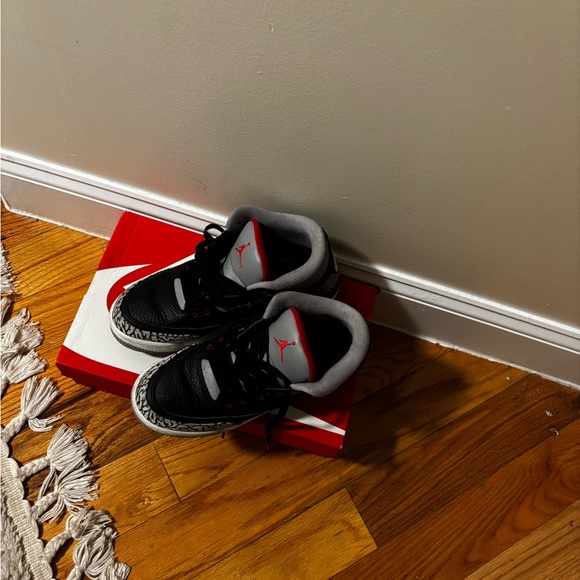 Jordan 3s (cements) Size youth 7 - Picture 7 of 8